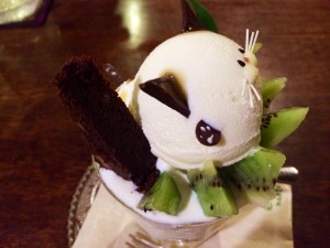 ことばのはおと・にゃんこパフェ横