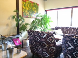 さるぅ屋カフェ２階ソファ席